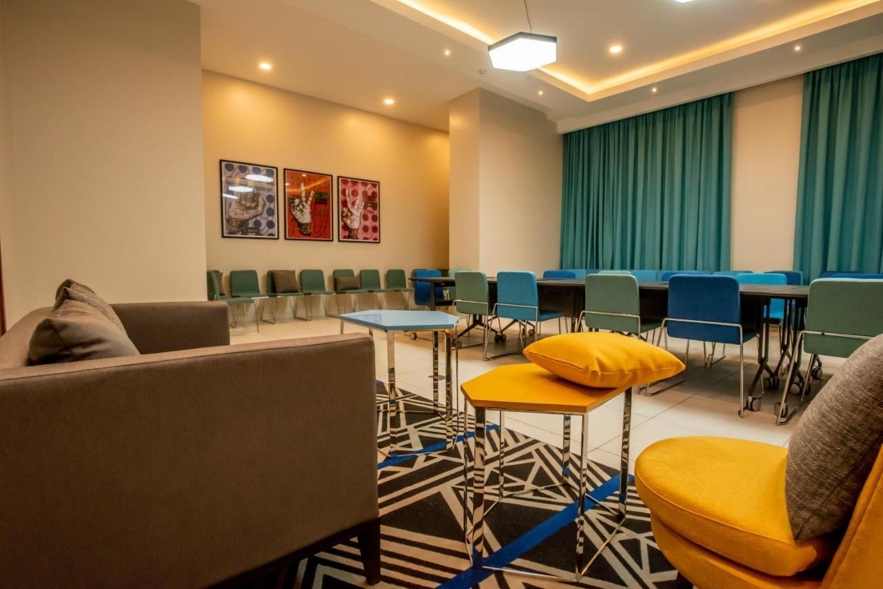 Skynest Residences By Cityblue, - Official होटल के अलावा
